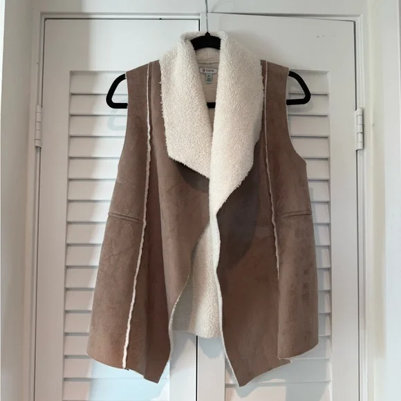 SUSINA Faux Suede Vest size S - Picture 2 of 6